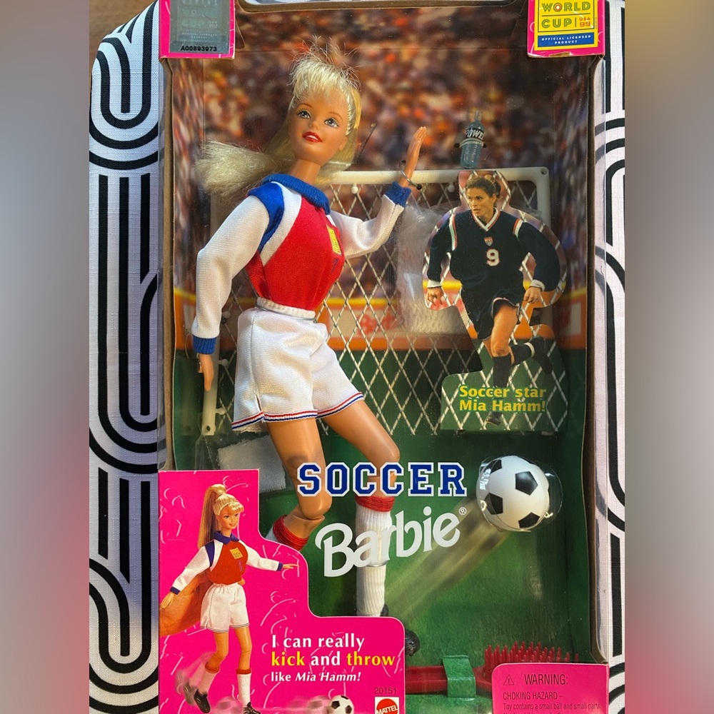 VINTAGE Barbie Soccer Doll World Cup 20151 Kick and throw action NRFB. 1999